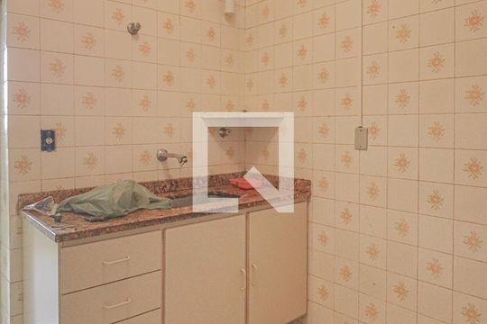 Cozinha  de apartamento para alugar com 2 quartos, 63m² em Sagrada Família, Belo Horizonte