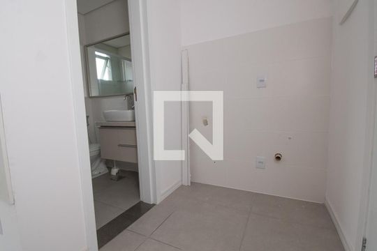 banheiro de kitnet/studio para alugar com 1 quarto, 32m² em Centro, São Leopoldo
