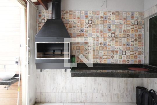 Churrasqueira de casa à venda com 2 quartos, 120m² em Jardim Leblon, Belo Horizonte