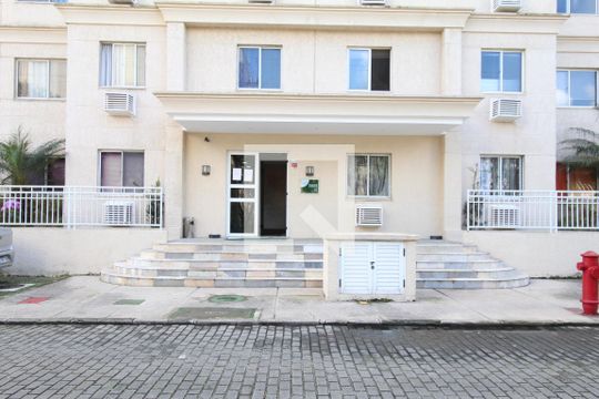 Fachada do bloco de apartamento à venda com 2 quartos, 60m² em Jacarepaguá, Rio de Janeiro