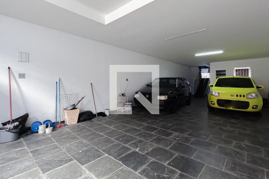 Garagem de casa à venda com 4 quartos, 226m² em Jardim Santa Mena, Guarulhos