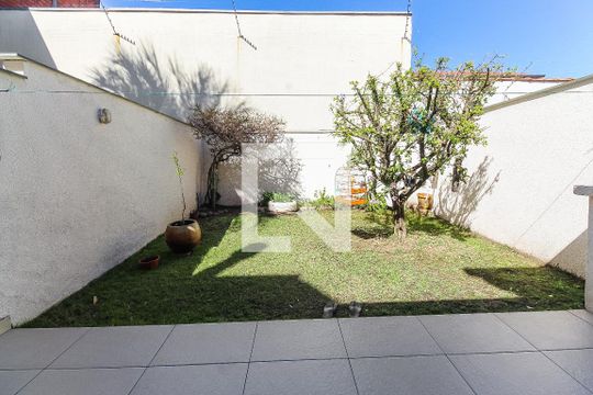Quintal de casa à venda com 3 quartos, 225m² em Jardim Itu, Porto Alegre