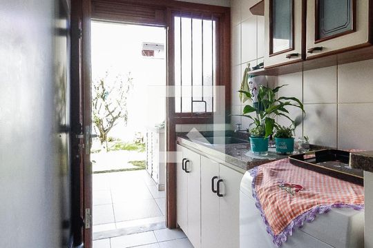 Área de serviço de casa à venda com 3 quartos, 225m² em Jardim Itu, Porto Alegre