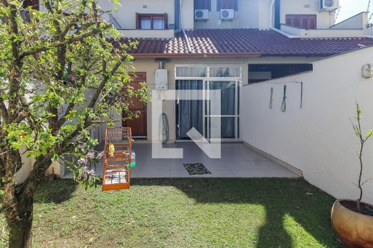 Quintal de casa à venda com 3 quartos, 225m² em Jardim Itu, Porto Alegre