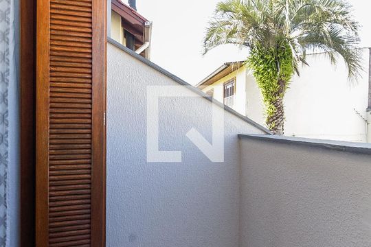 Sacada quarto 1 de casa à venda com 3 quartos, 225m² em Jardim Itu, Porto Alegre
