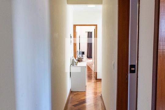 Corredor de casa para alugar com 4 quartos, 420m² em Ipiranga, São Paulo