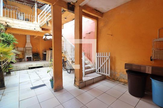 Quintal de casa à venda com 3 quartos, 300m² em Jardim Santo Alberto, Santo André