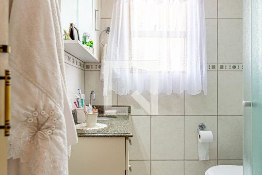 Banheiro de casa à venda com 2 quartos, 49m² em Vila Lutécia, Santo André