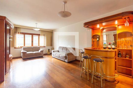 Casa para alugar com 5 quartos, 400m² em Jardim das Vertentes, São Paulo