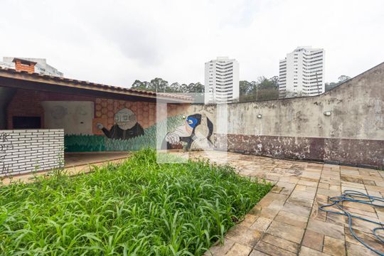 Quintal de casa para alugar com 5 quartos, 400m² em Jardim das Vertentes, São Paulo