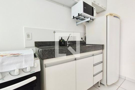Cozinha de apartamento para alugar com 2 quartos, 50m² em Loteamento Parque São Martinho, Campinas