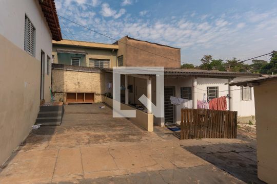 Quintal de casa à venda com 3 quartos, 80m² em Vila Marieta, Campinas