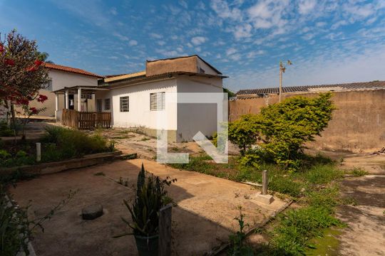 Quintal de casa à venda com 3 quartos, 80m² em Vila Marieta, Campinas