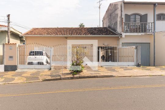 Fachada de casa à venda com 3 quartos, 80m² em Vila Marieta, Campinas