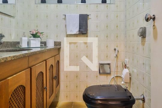 Lavabo de casa para alugar com 3 quartos, 187m² em Pinheiros, São Paulo