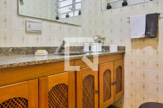Lavabo de casa para alugar com 3 quartos, 187m² em Pinheiros, São Paulo