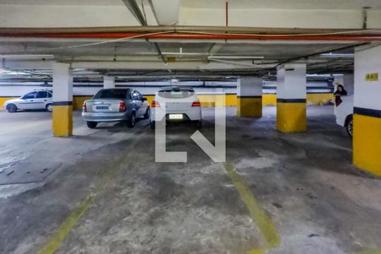 Garagem de kitnet/studio à venda com 1 quarto, 33m² em Aclimação, São Paulo