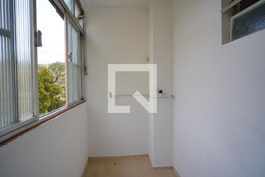 Cozinha e Área de Serviço de apartamento à venda com 2 quartos, 55m² em Humaitá, Porto Alegre