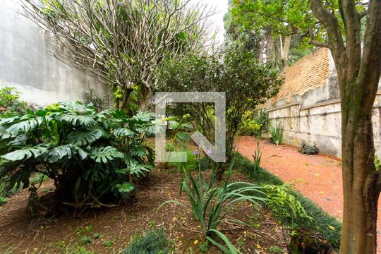 Quintal de casa à venda com 4 quartos, 235m² em Indianópolis, São Paulo
