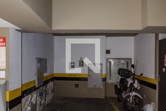 Garagem de apartamento para alugar com 2 quartos, 73m² em Estrela do Oriente, Belo Horizonte