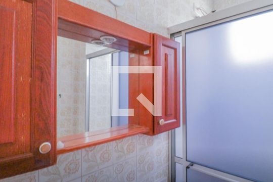 Banheiro de apartamento à venda com 2 quartos, 56m² em Menino Deus, Porto Alegre