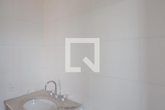 Banheiro de apartamento para alugar com 1 quarto, 32m² em Vila das Belezas, São Paulo