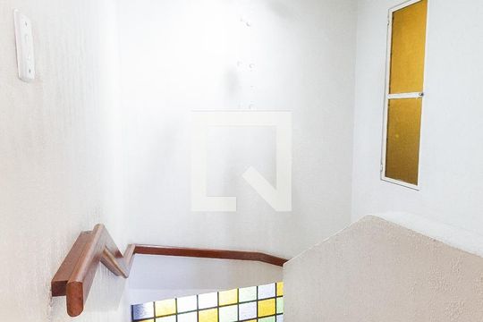 Escada de casa à venda com 4 quartos, 225m² em Passo das Pedras, Porto Alegre