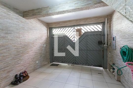 Garagem  de casa à venda com 3 quartos, 225m² em Conceição, Diadema