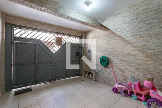 Garagem  de casa à venda com 3 quartos, 225m² em Conceição, Diadema