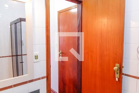 Banheiro da Suíte 1 de casa para alugar com 2 quartos, 100m² em Jardim Avelino, São Paulo