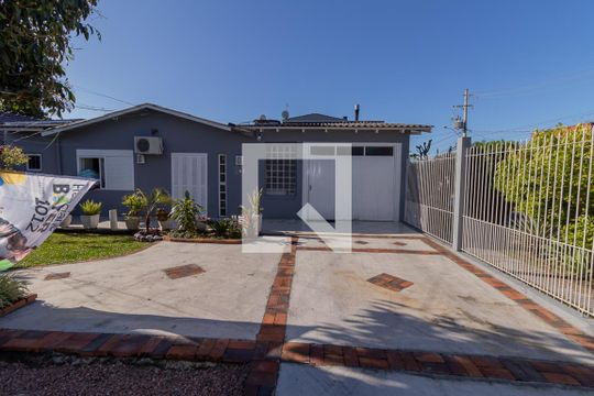Fachada de casa à venda com 2 quartos, 230m² em Feitoria, São Leopoldo