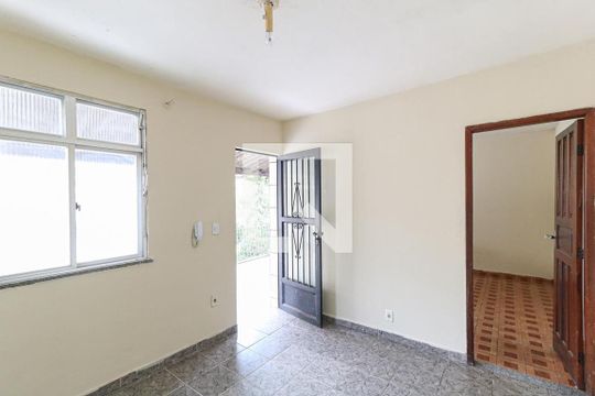 Sala de casa para alugar com 1 quarto, 50m² em Inhaúma, Rio de Janeiro