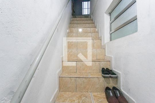 Escada de casa para alugar com 1 quarto, 48m² em Conceição, Diadema