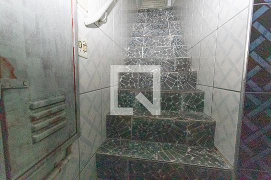 Escada de casa para alugar com 1 quarto, 48m² em Conceição, Diadema
