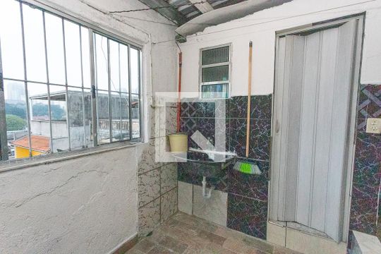 Área de serviço compartilhada de casa para alugar com 1 quarto, 48m² em Conceição, Diadema