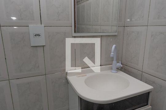Banheiro de casa para alugar com 1 quarto, 48m² em Conceição, Diadema