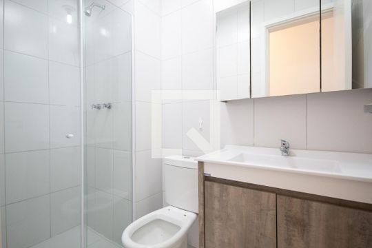 Banheiro de apartamento para alugar com 2 quartos, 60m² em City Bussocaba, Osasco
