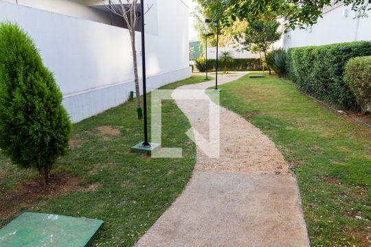 Espaço de caminhada de apartamento à venda com 2 quartos, 57m² em Vila Ester (zona Norte), São Paulo