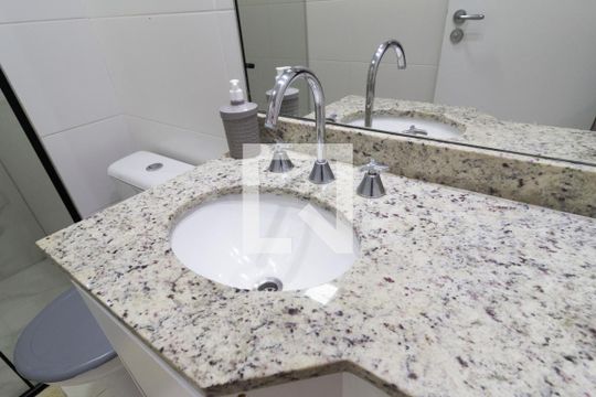Detalhe - Banheiro da Suíte  de apartamento à venda com 2 quartos, 57m² em Vila Ester (zona Norte), São Paulo