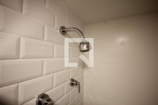 Banheiro de apartamento para alugar com 1 quarto, 38m² em Vila Mariana, São Paulo