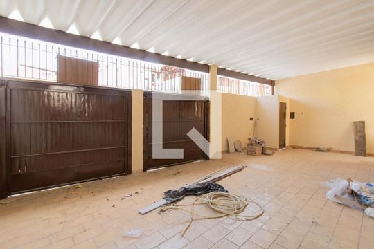Garagem de casa à venda com 2 quartos, 515m² em Gopouva, Guarulhos