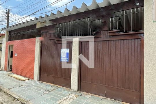 Fachada de casa à venda com 2 quartos, 515m² em Gopouva, Guarulhos