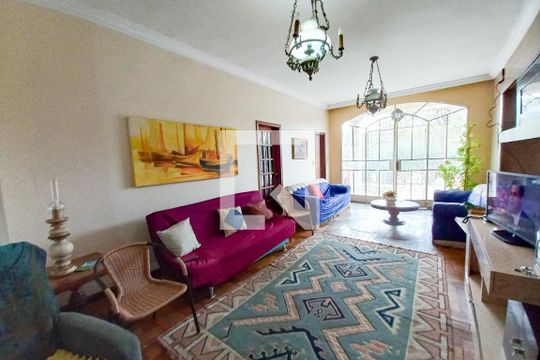 Sala de casa à venda com 4 quartos, 262m² em São Luiz, Belo Horizonte