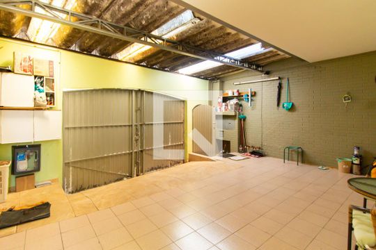 Garagem de casa à venda com 5 quartos, 205m² em Vila Guilhermina, São Paulo