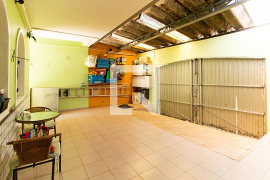 Garagem de casa à venda com 5 quartos, 205m² em Vila Guilhermina, São Paulo
