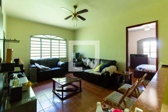 Casa à venda com 5 quartos, 205m² em Vila Guilhermina, São Paulo