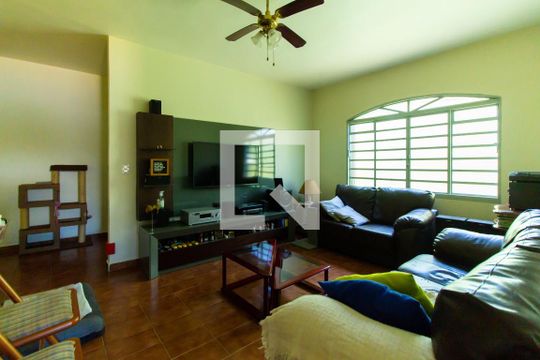 Sala 2 de casa à venda com 5 quartos, 205m² em Vila Guilhermina, São Paulo