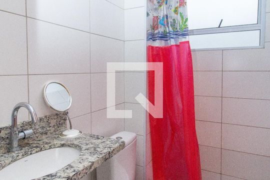 Banheiro de apartamento à venda com 2 quartos, 44m² em Bonsucesso, Rio de Janeiro