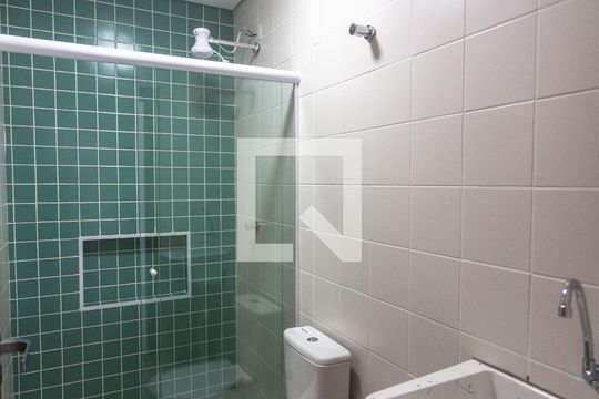 Banheiro social de kitnet/studio para alugar com 1 quarto, 32m² em Vila Florida, São Bernardo do Campo