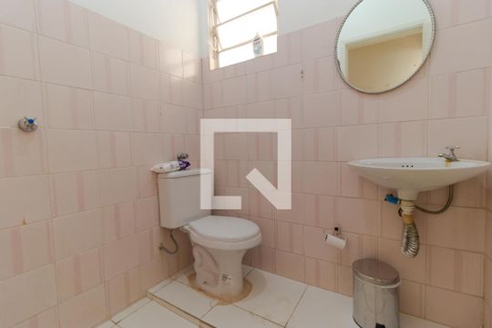 Banheiro (Edícula) de casa à venda com 4 quartos, 175m² em Vila Itapura, Campinas